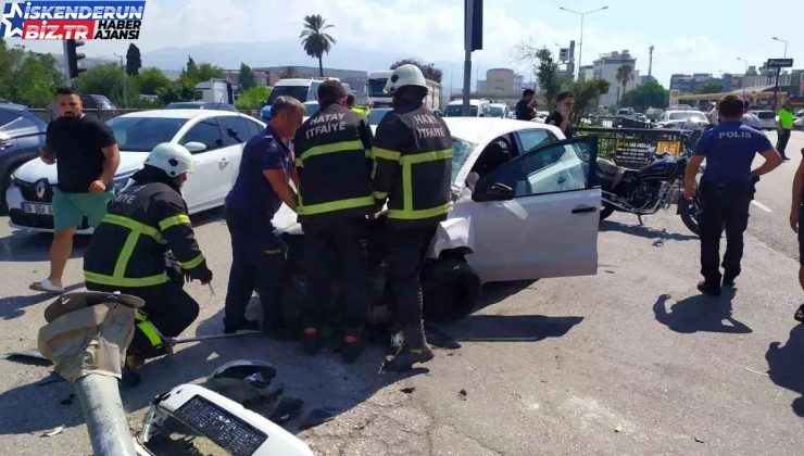 İskenderun’da Arabanın Çarptığı Motosiklet ve Bisiklet Şoförleri Yaralandı