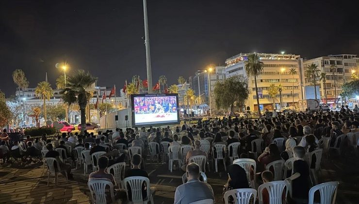 İskenderun’da Dev Ekranda Muhteşem Kupa Maçı İzlenildi