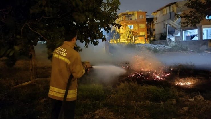 İskenderun’da Otluk Alanda Çıkan Yangın Söndürüldü