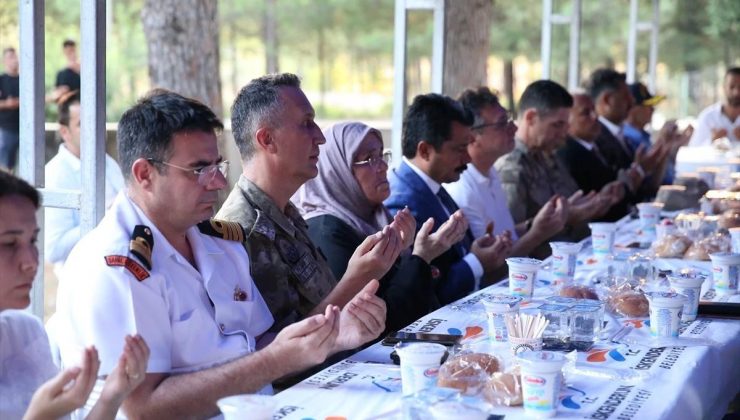 Şehit Astsubay Ferhat Gedik, mezarı başında dualarla anıldı