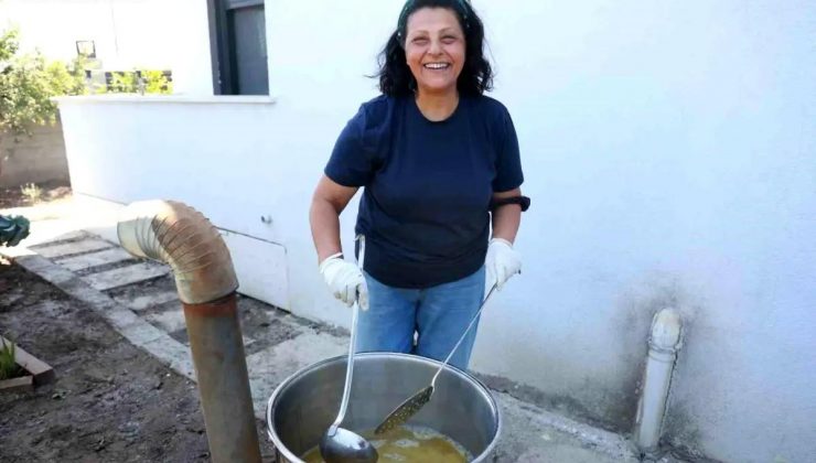 Zelzeleden etkilenen bayan, konutunun bahçesinde sabun üreterek geçimini sağlıyor