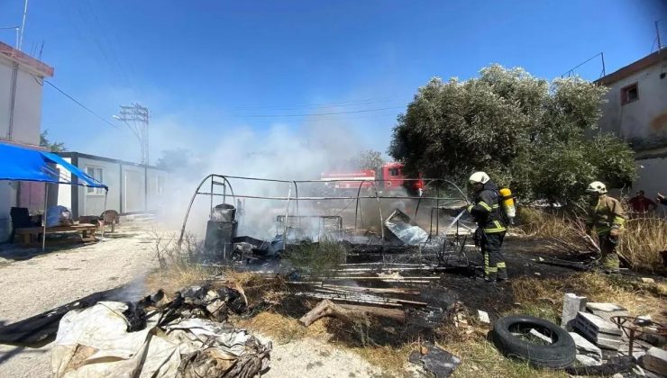 Hatay’da Depo Olarak Kullanılan Çadır Yangında Küle Döndü