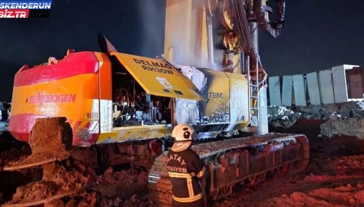 Hatay’da iş makinesinde çıkan yangın itfaiye tarafından söndürüldü