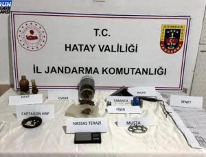 Hatay’da Jandarma’dan Kaçakçılık Operasyonu: 773 Litre Alkol ve 6 Bin Sigara Ele Geçirildi