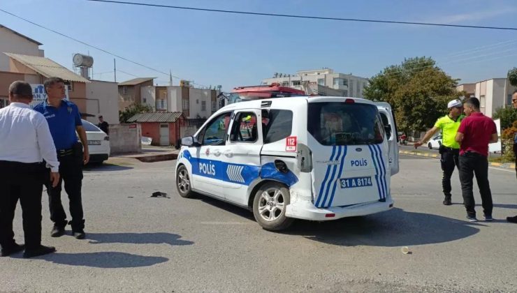 Hatay’da Polis Aracıyla Araba Çarpıştı: 5 Yaralı