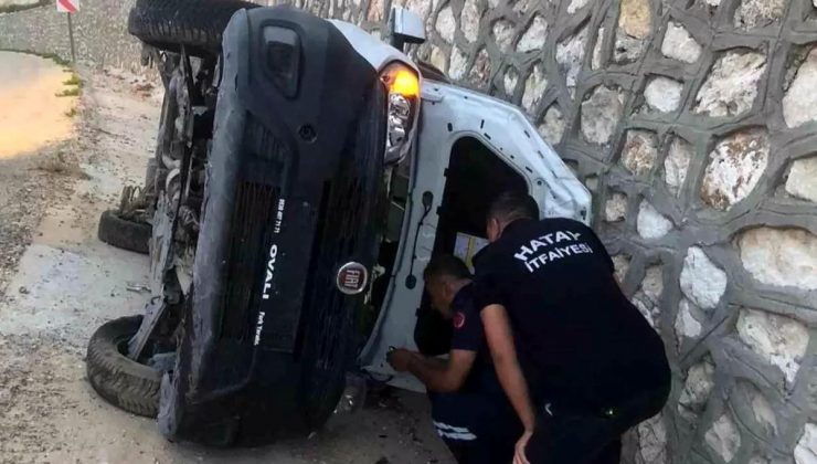 Hatay’da Şarampole Devrilen Araçta 2 Yaralı