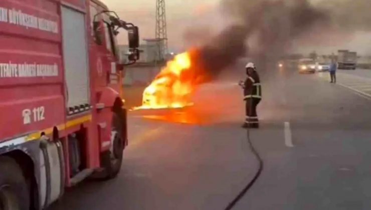 Hatay’da Seyir Halindeki Araba Alevlere Teslim Oldu