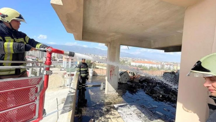 Hatay’da 4 Katlı Apartmanda Çıkan Yangın Denetim Altına Alındı