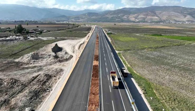 Hatay’da Zelzelede Hasar Gören Havalimanı Yolu Yenilendi