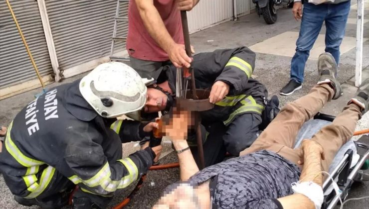 İskenderun’da Kepenk Makarasına Sıkışan Esnaf Kurtarıldı