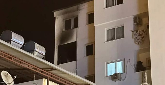 Hatay’da Apartmanda Yangın, 2 Kişi Hastaneye Sevk Edildi