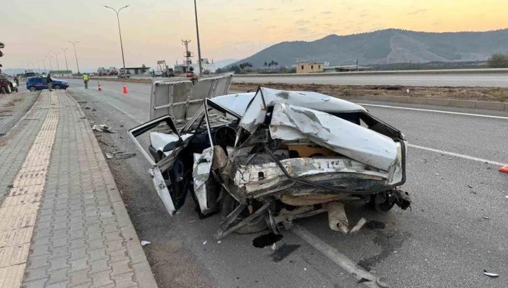 Hatay’da Tır ile Çarpışan Arabada Facia: 16 Yaşındaki Çocuk Hayatını Kaybetti