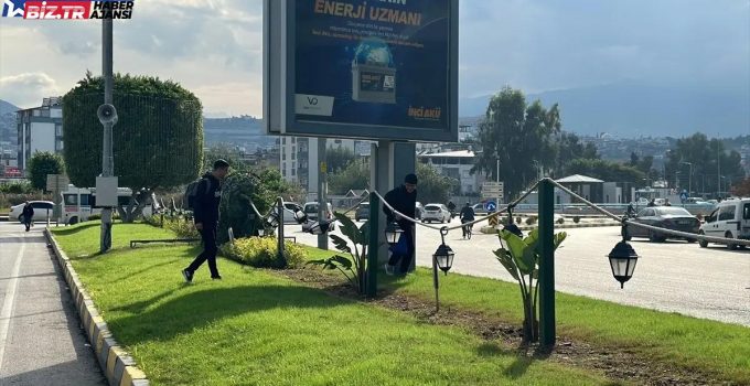 İskenderun’da Çimlere Basılmasını Önleyen Sensörlü Sistem